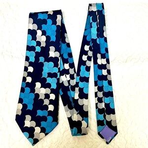 Vintage polyester bold 70s tie, eclectic circle or bubble pattern, blue & white